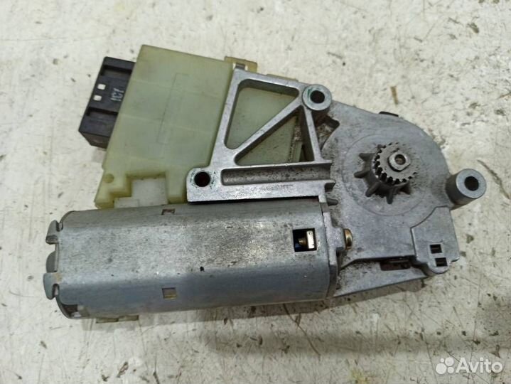 Моторчик люка бмв 5 E60/E61