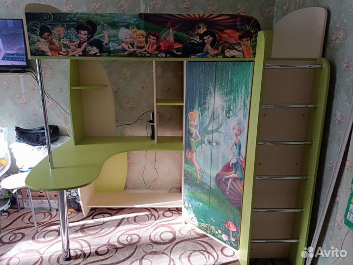Двухъярусная кровать со шкафом и столом