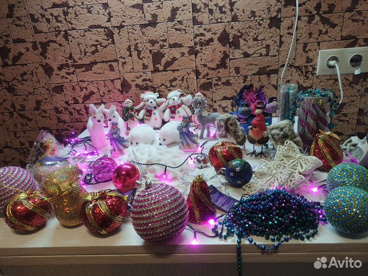 Новогодние игрушки и декор