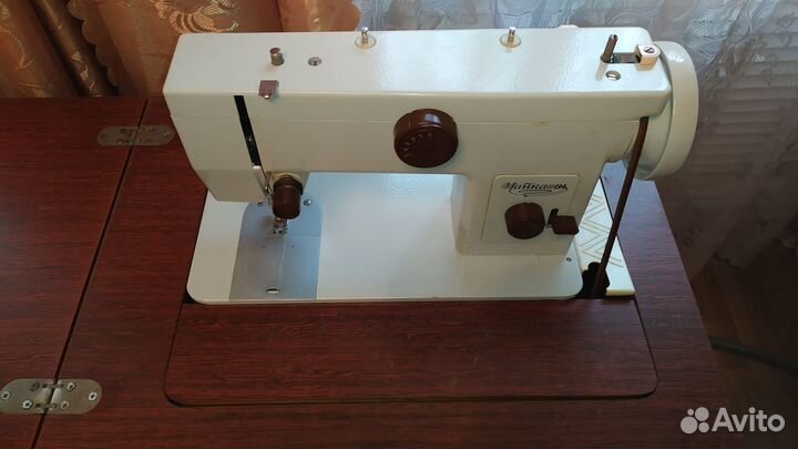 Швейная машинка Чайка 134