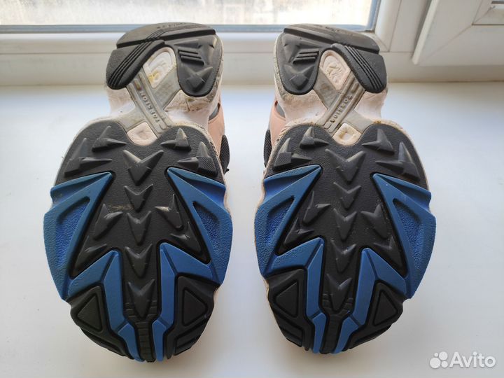 Кроссовки adidas falcon