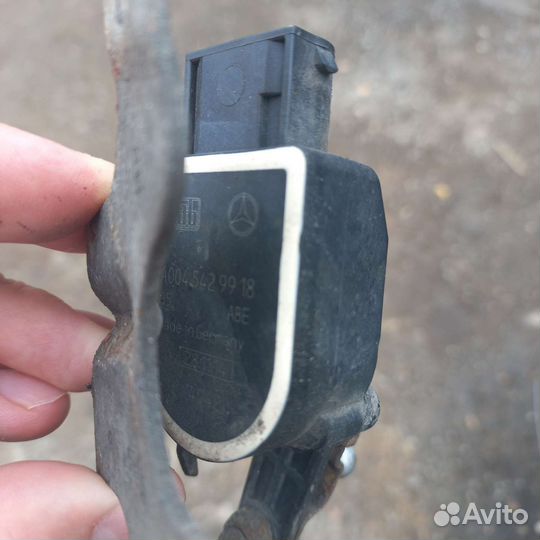 Датчик уровня кузова mercedes w212