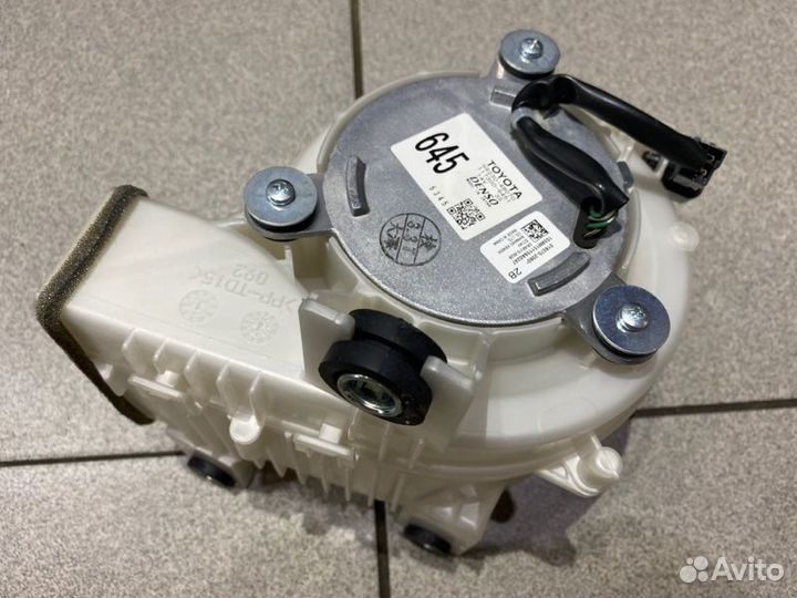 Мотор охлаждения батареи Toyota Harrier