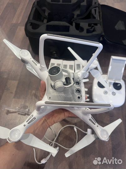 Квадрокоптер DJI Phantom 4. Дрон Фантом 4