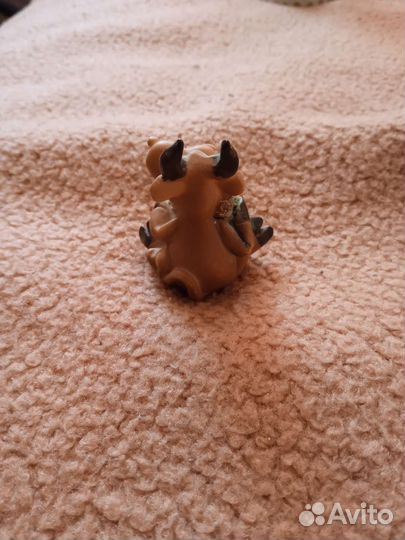 Фигурка быка с деньгами
