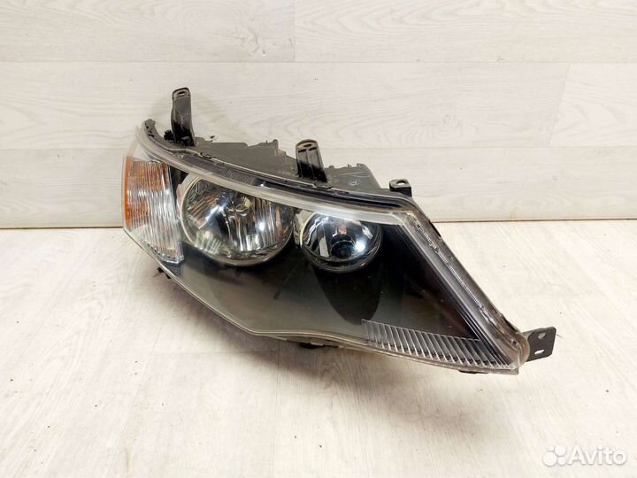 Фара правая Mitsubishi Outlander 2005-2009