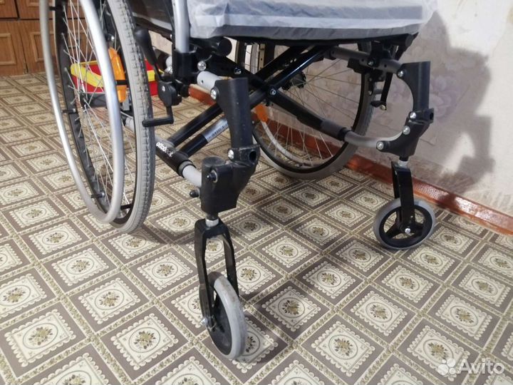 Инвалидная коляска складная б/у
