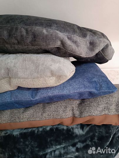 Лежанки, коврики, подушки