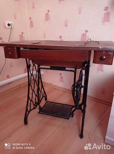 Швейная машина Подольск с ножным приводом