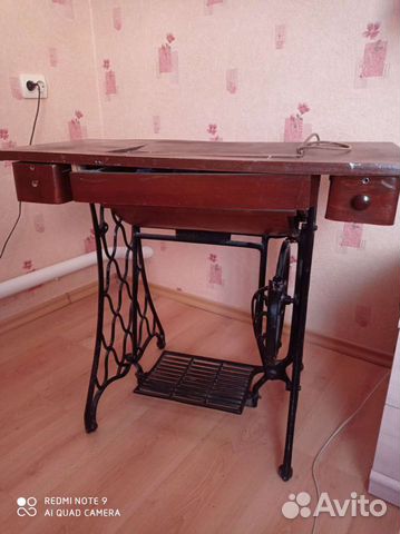 Швейная машина Подольск с ножным приводом