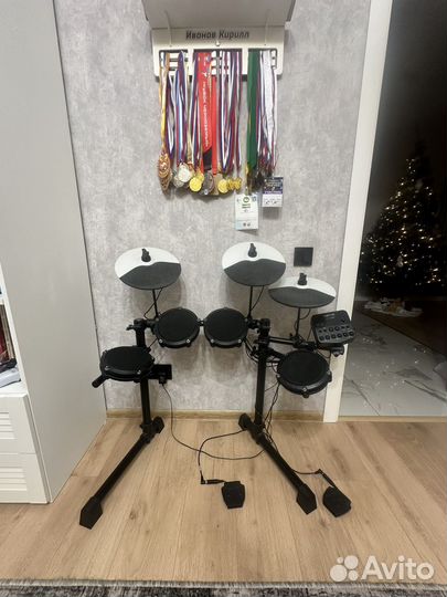 Электронная ударная установка Alesis debut kit