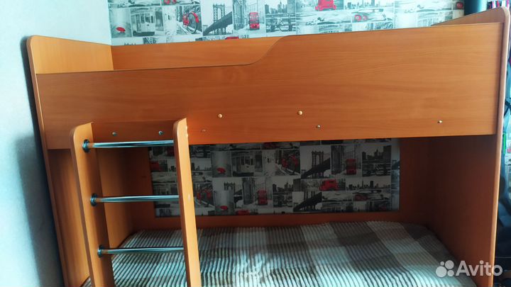 Кровать двухьярусная