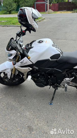 Suzuki GSR 750
