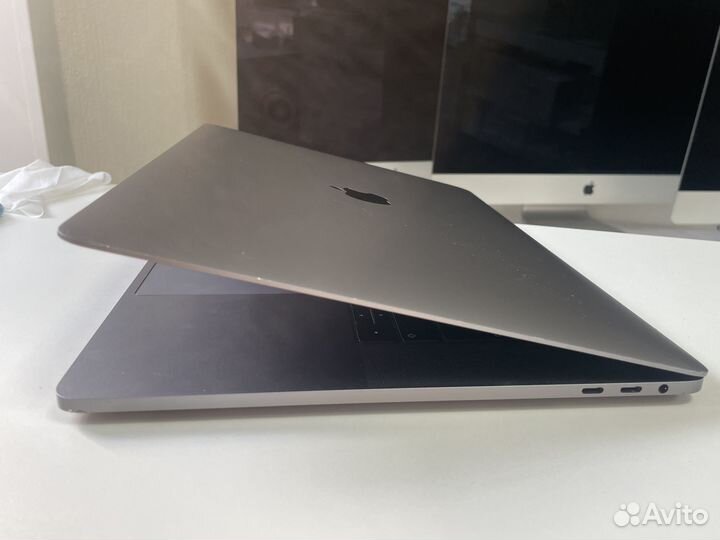 MacBook Pro 15 2019 2 TB i9 Pro Vega 16 П-888