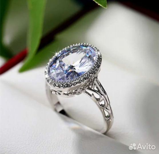 Кольцо с камнем