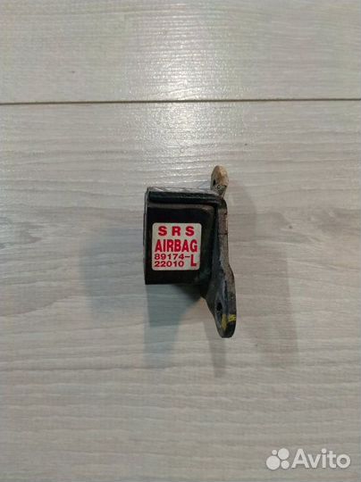 Датчик airbag передний левый Toyota Mark I I