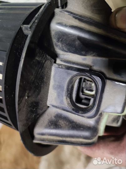 Моторчик печки на Рено Логан