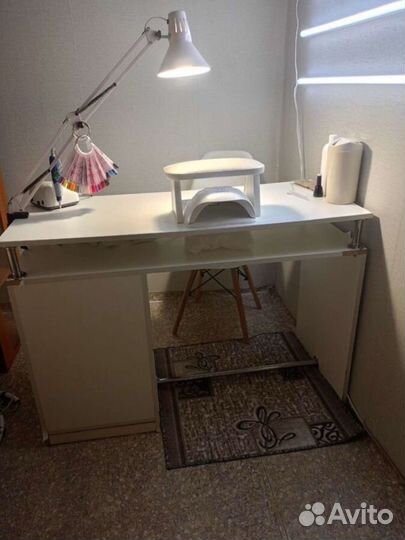 Маникюрный стол с вытяжкой бу