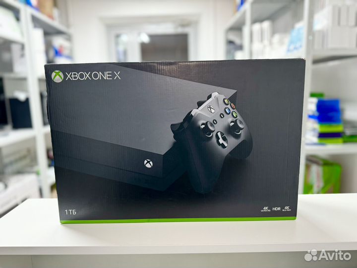 Xbox One X + 2 геймпада + 470 игр