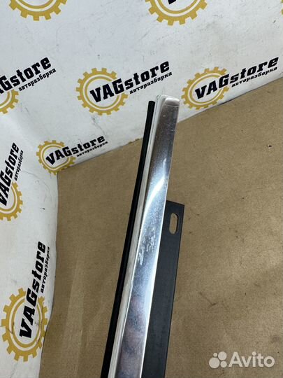 Молдинг стекла двери левый передний Audi A4 B6