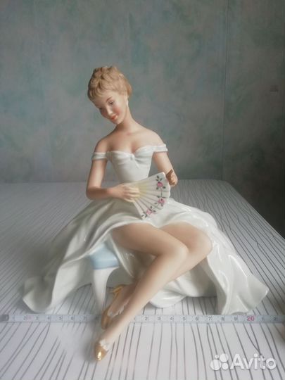 Статуэтка Дама с веером Wallendorf Германия