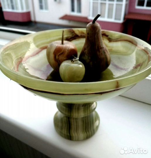 Ваза с фруктами из оникса