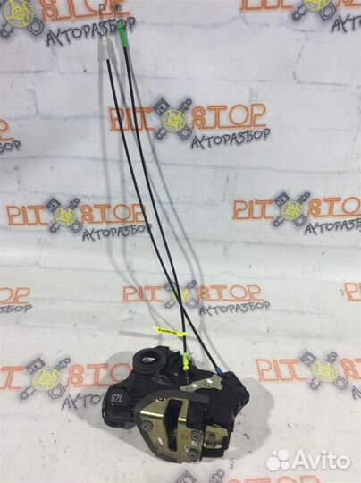 Замок двери передний левый Toyota Avensis (AZT250