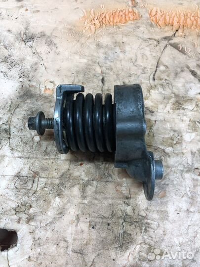 Натяжитель ремня M271 1.8 турбо Mercedes