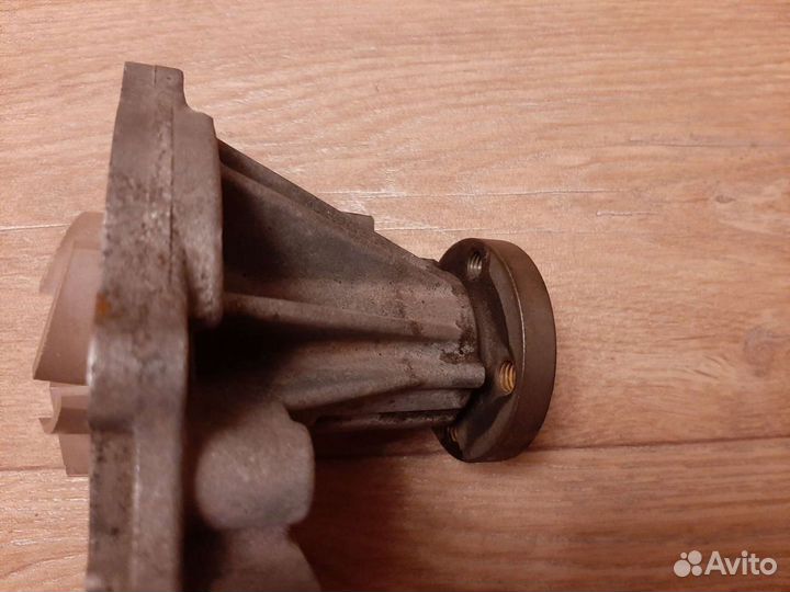 Ford Focus 3 Насос водяной (помпа) 1.6 106л.с