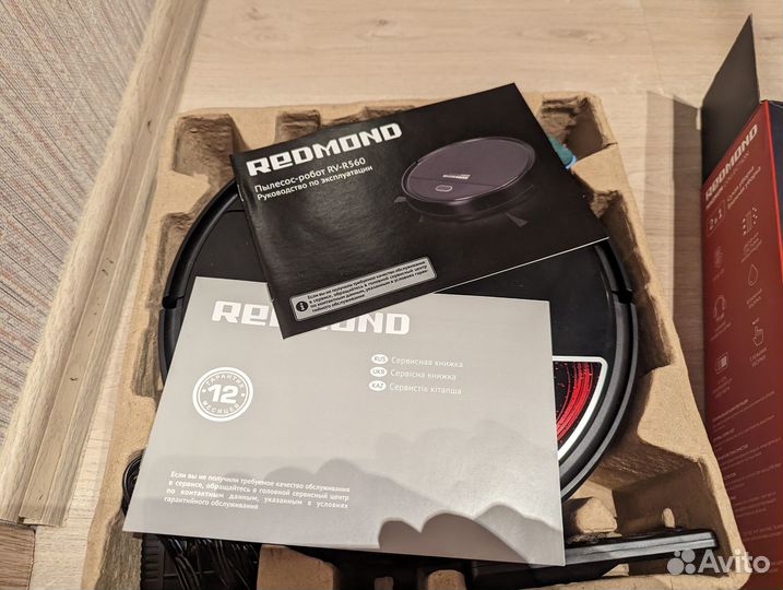 Робот пылесос Redmond