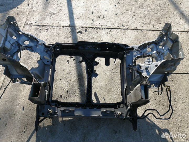 Рамка радиатора Nissan Elgrand E51 VQ35