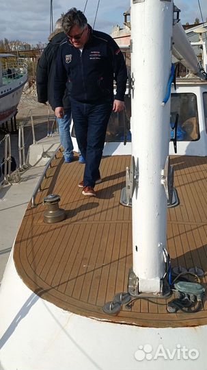 Стальная парусно-моторная яхта