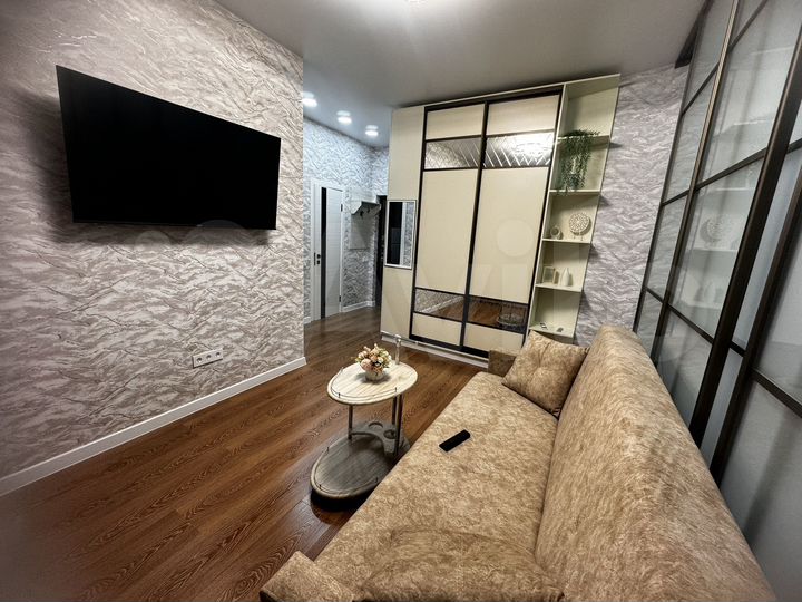 2-к. квартира, 43 м², 8/9 эт.