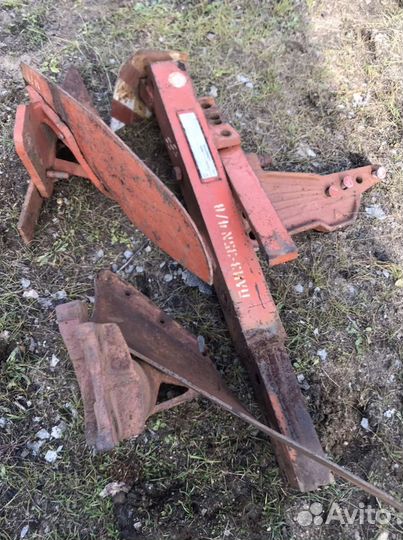 Плуг трехкорпусной