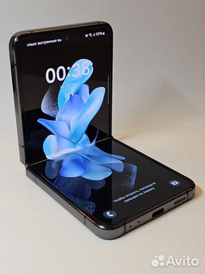 Samsung Galaxy Z Flip4, 8/256 ГБ