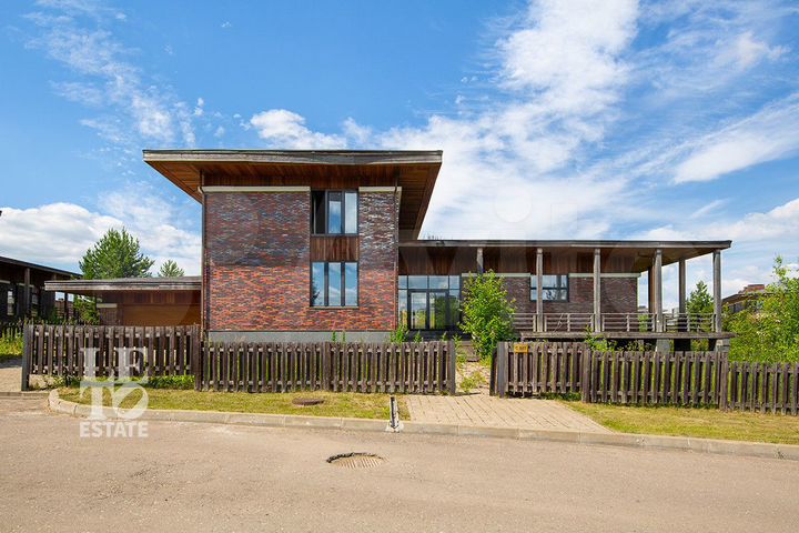 Дом 498 м² на участке 20,7 сот.