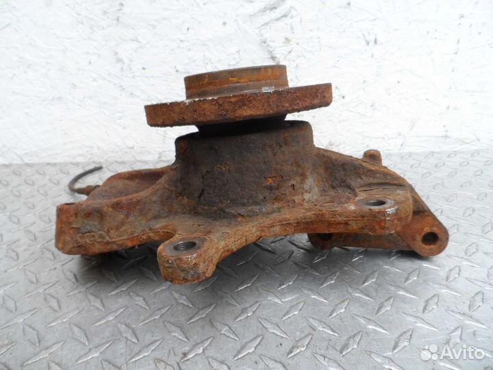 Кулак поворотный левый Mercedes Sprinter W906