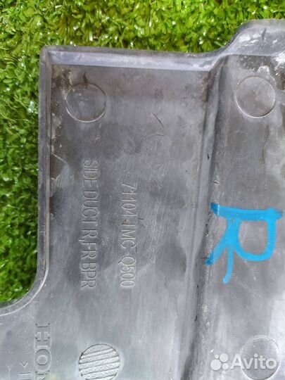 Дефлектор радиатора правый Honda Cr-V RW