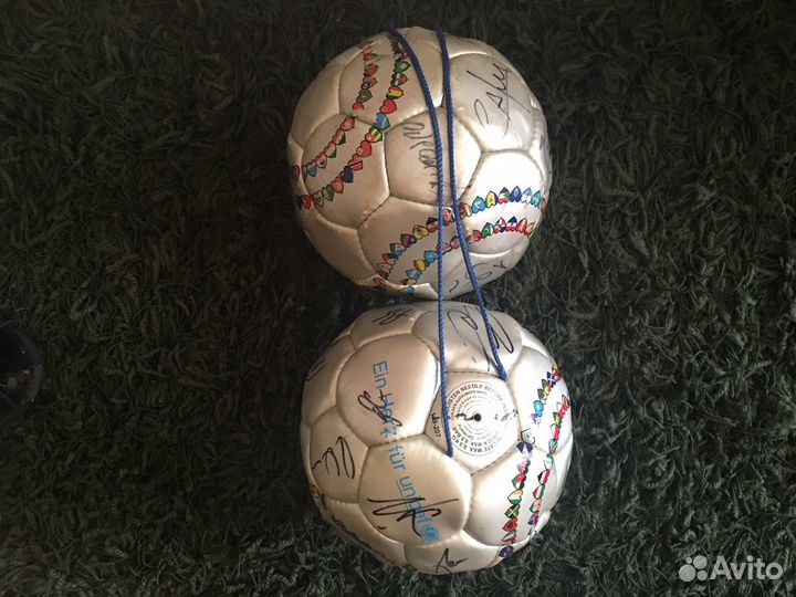 Футбольные мячи с автографами