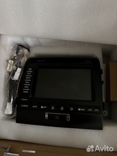 Монитор JBL на Toyota Land Cruiser