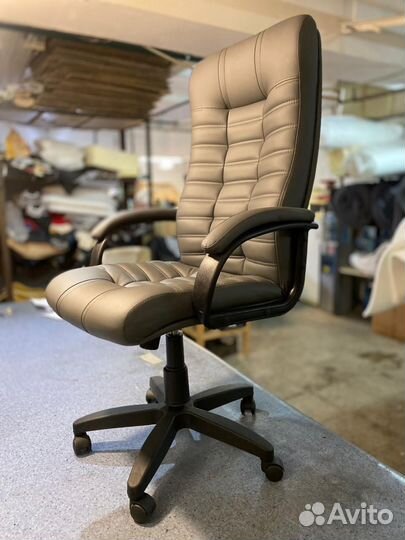 Офисное кресло