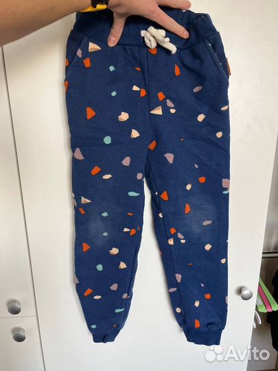 Детский костюм 134 и футболка с длинными рукавами