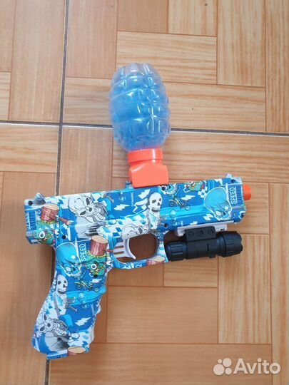 Бластер с гидрогелевыми пулями