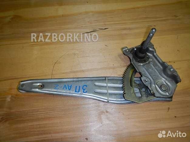 Стеклоподъемник механический задний правый