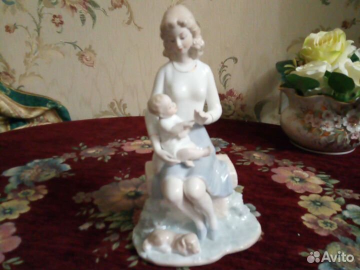 Статуэтка фарфор 23см