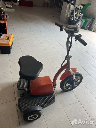 Электросамокат трехколесный с сиденьем