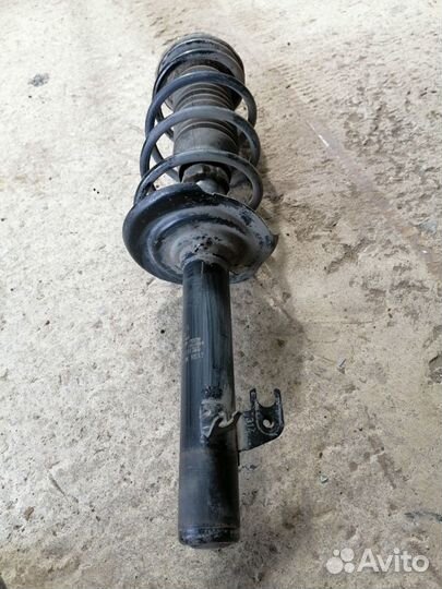 Амортизатор передний правый Peugeot 107 1KR 2008