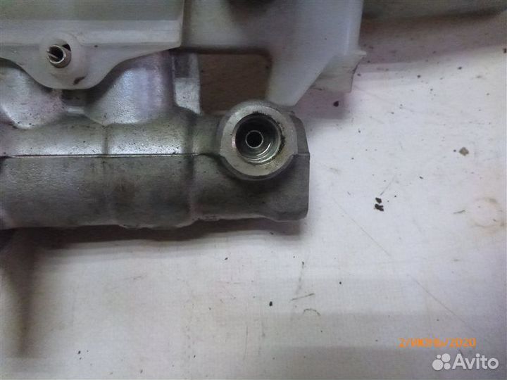 Главный тормозной цилиндр Toyota Camry ASV50