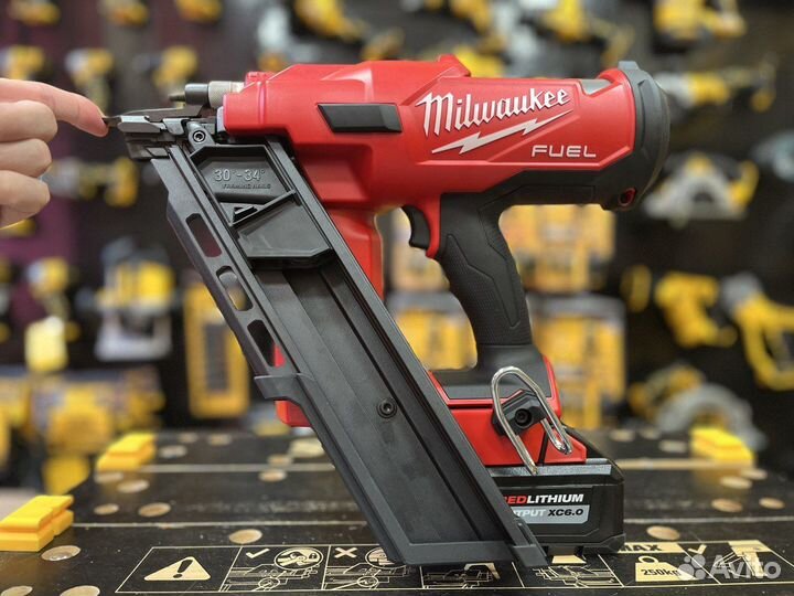 Нейлер аккумуляторный Milwaukee 2745-20 M18 Fuel