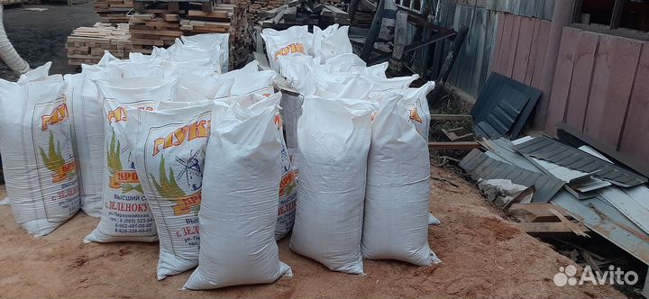 Опилки в мешках